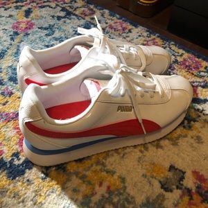Women’s size 8.5 PUMA turino stacked sneakers